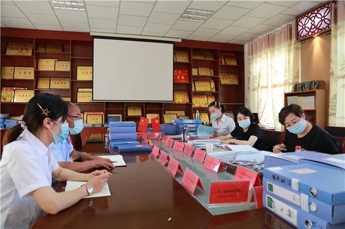3.巴州焉耆县纪委监委将整改落实情况作为日常监督检查的内容，定期开展“回头看”，紧紧盯住整改责任意识减弱、重视程度下降等“前紧后松”问题，坚决防止走过场，切实督促做好整改“半篇文章”。（贾凤娇  摄）_副本.jpg