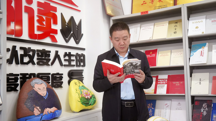 王振松同志工作照2_副本.jpg