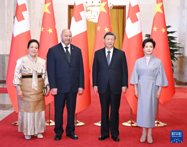 习近平会见汤加国王图普六世